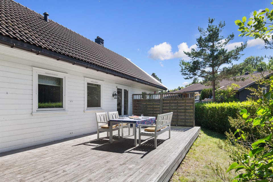 Terrasse rundt huset