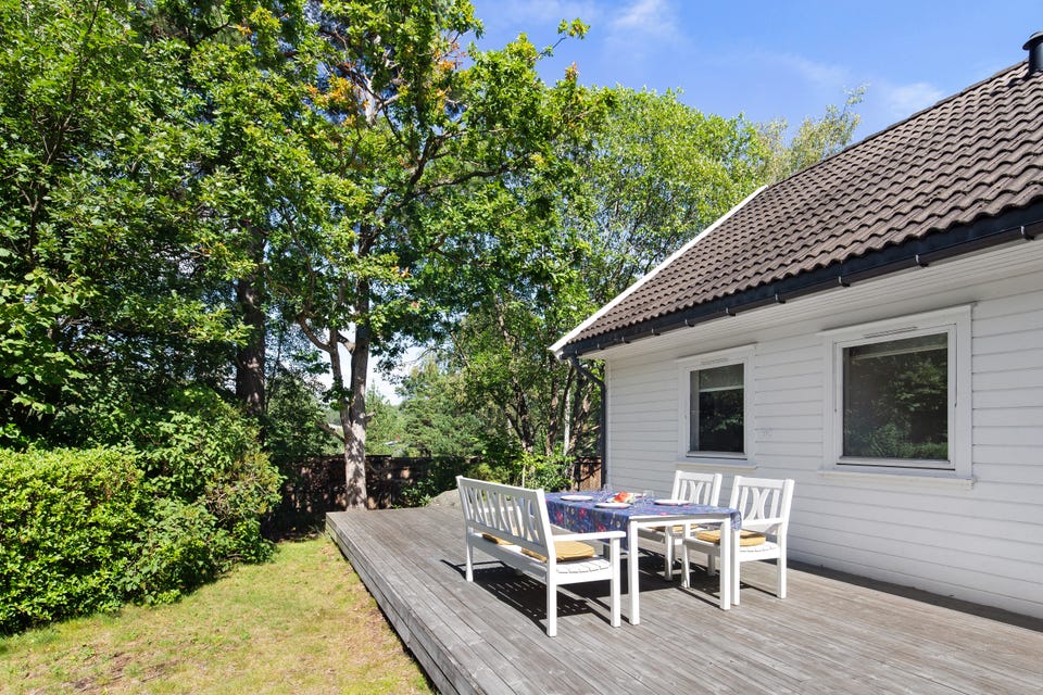 Solrik og usjenert terrasse
