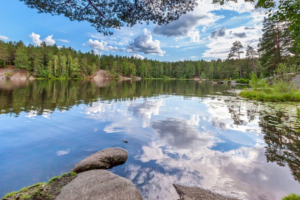 Det er fine turmuligheter i Østmarka, som ligger like ved boligen. Her fra Nøklevann.