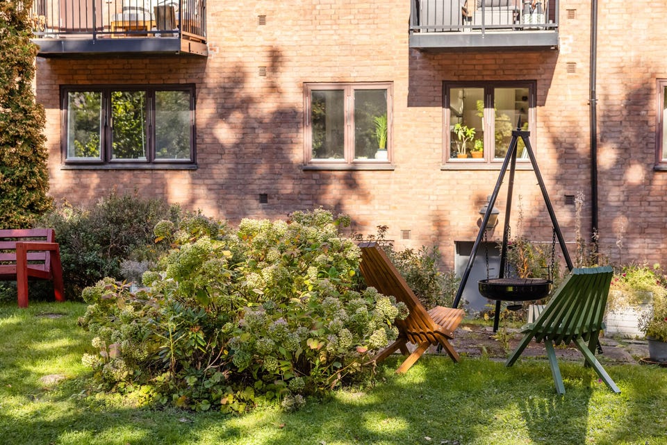 Flytt rett inn i flott 2-R med gjennomført fargepalett | Oppvarming/varmtvann og internett inkl. | Koselig felleshage — bilde 32