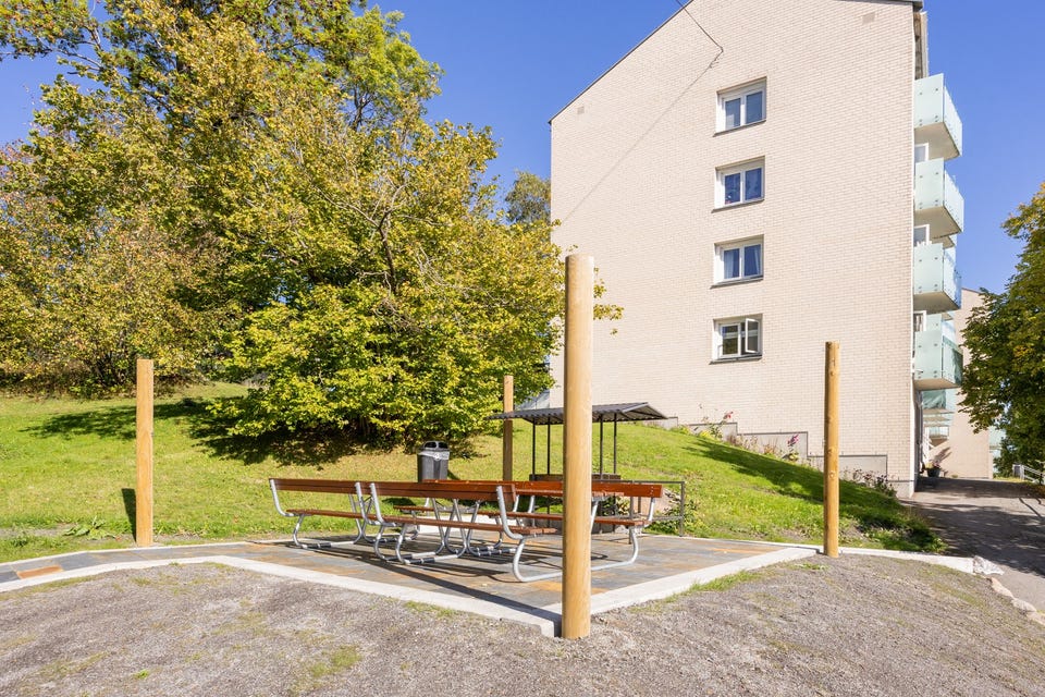 Det er fine uteområder i nabolaget.