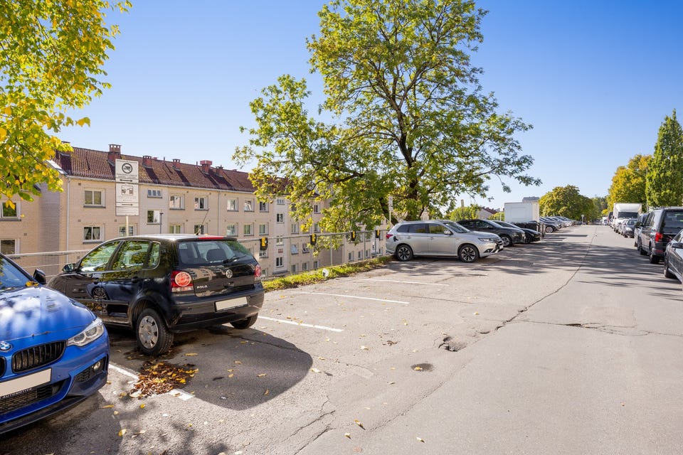 Sameiet har flere parkeringsplasser som fungerer etter "førstemann-til-mølla"-prinsippet.