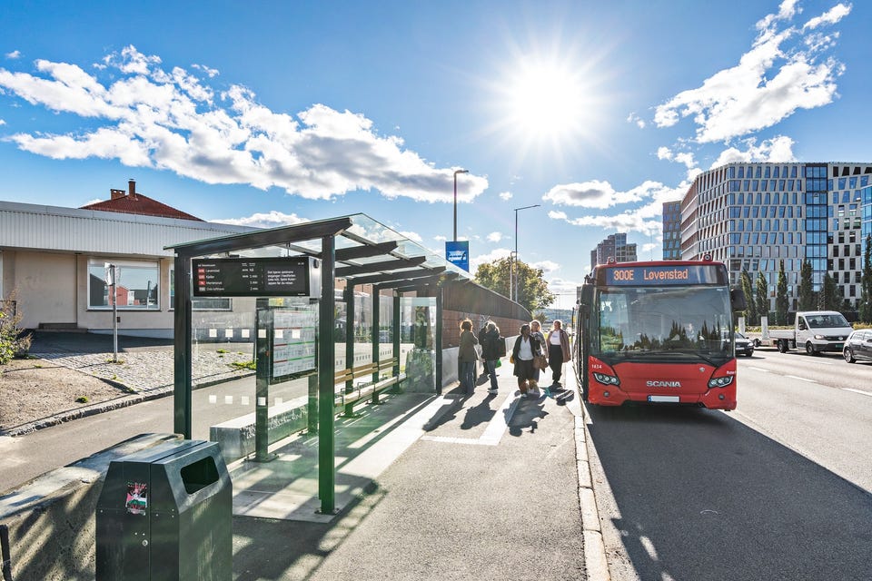 Det er også barnehage på feltet og noen minutters gange til all offentlig transport.