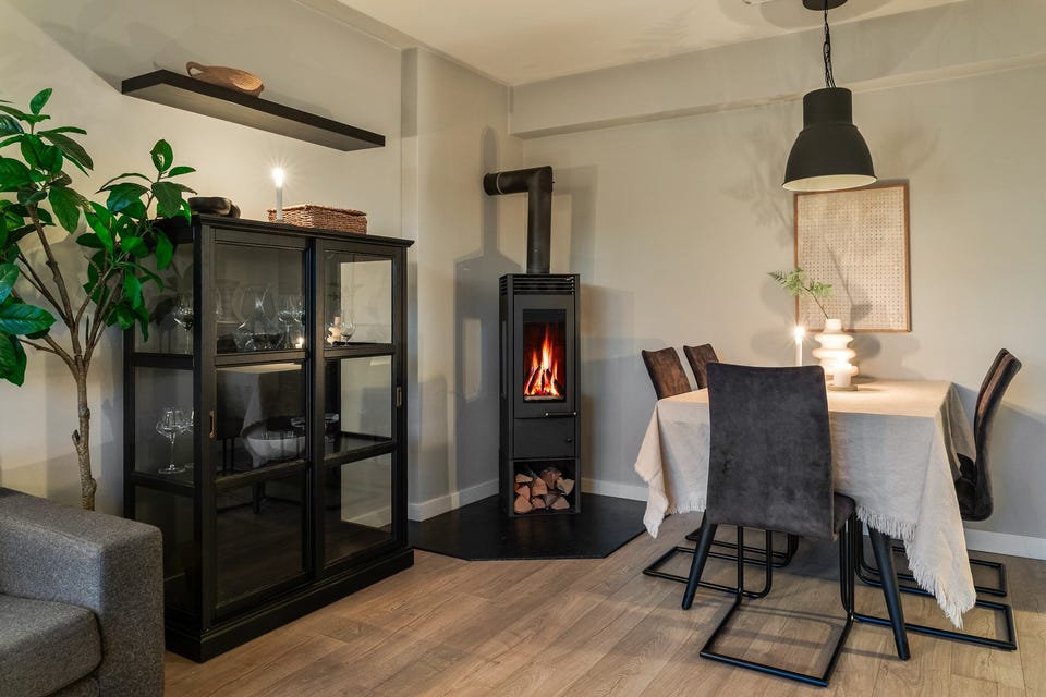 Koslig peisovn sørger for hygge også på de kaldere dagene.