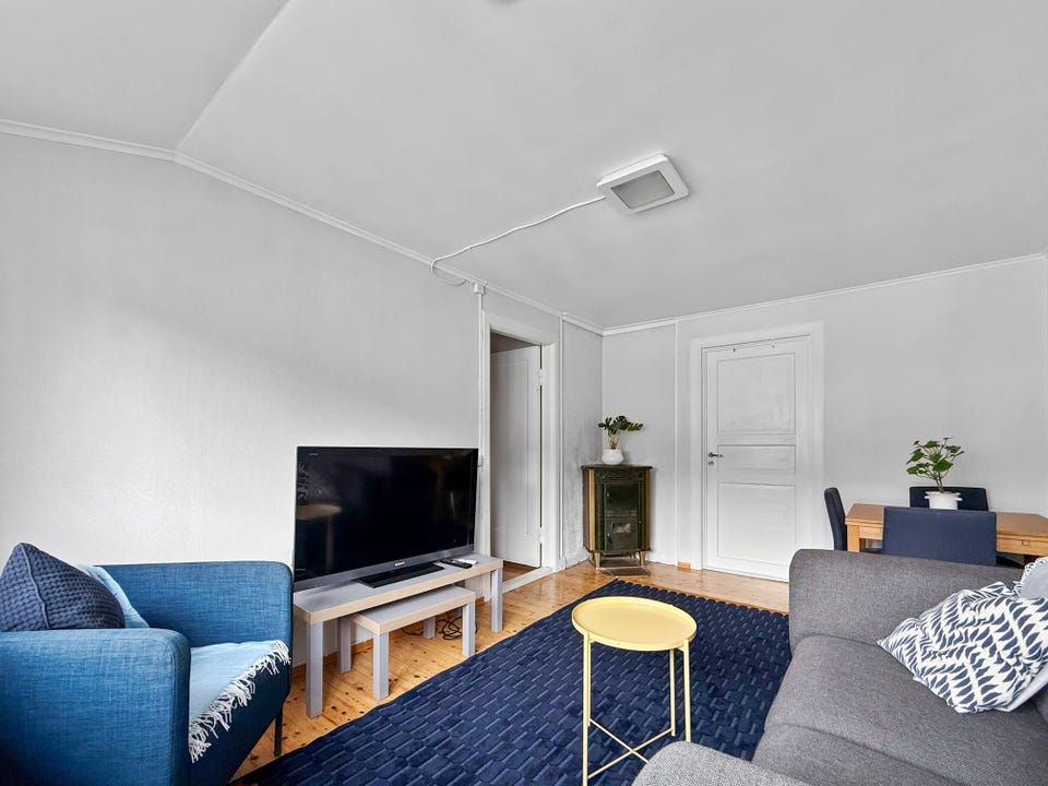 Trivelig stue med spiseplass og sofakrok