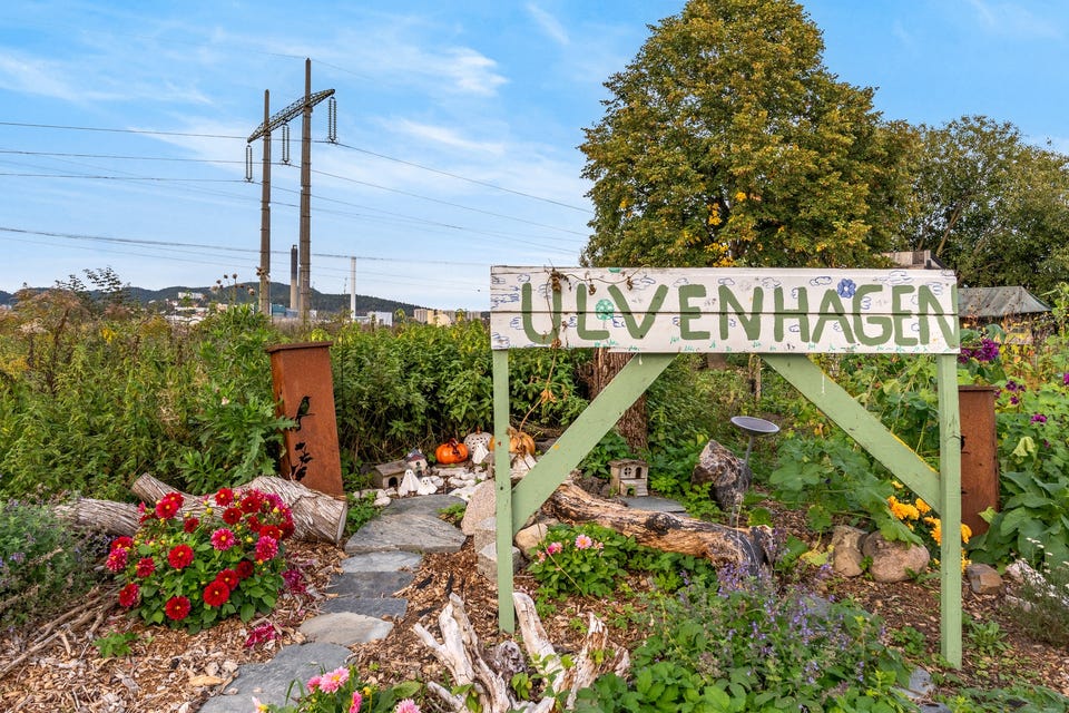 En kort spasertur fra leiligheten finner du Ulvenhagen - perfekt for deg med grønne fingre.