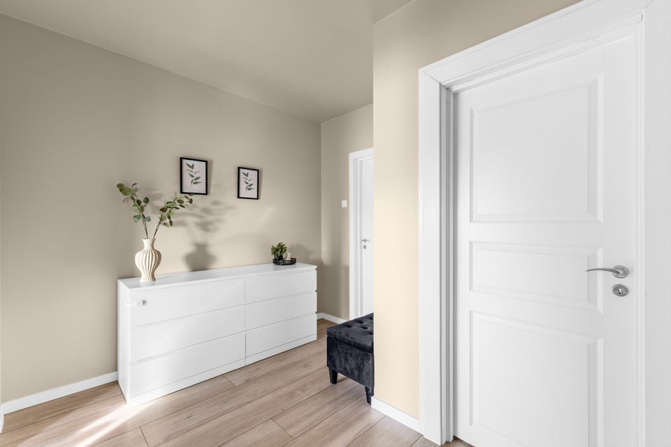 Overflatene er pent behandlet og står i stil med resten av leiligheten.