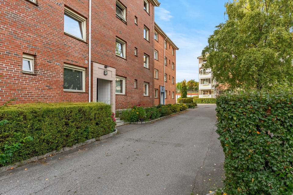 Et godt driftet borettslag som består av 19 blokker på 4 etasjer, organisert i 5 kvartaler.