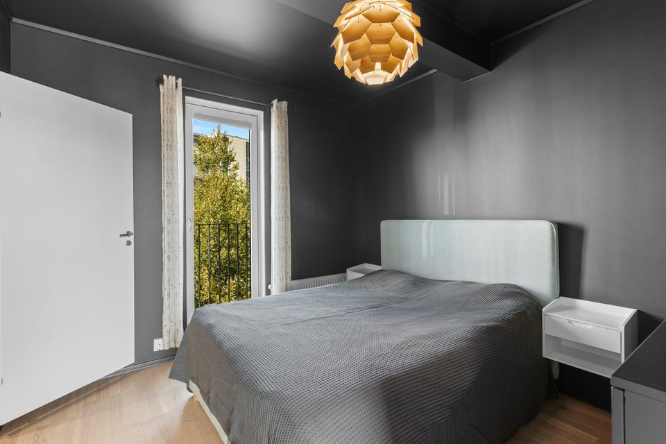 Soverom 3 ligger i toppetasjen og passer perfekt som et hovedsoverom.