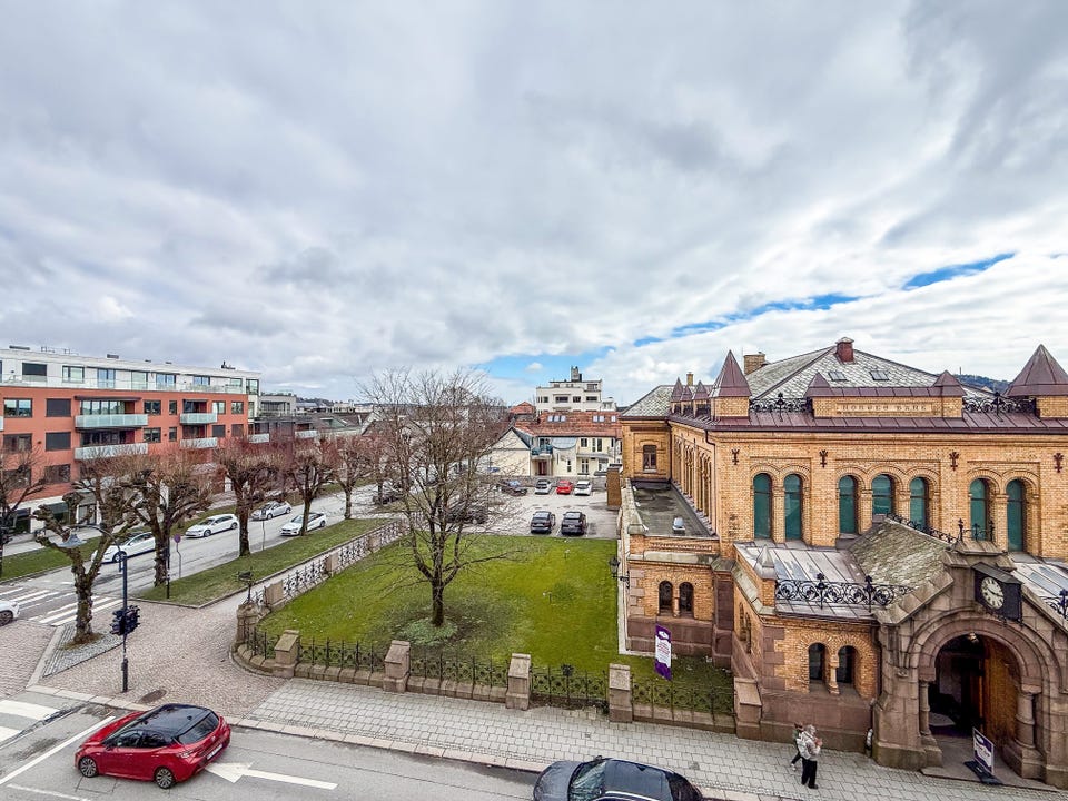 Utsikt en etasje høyere enn tredje etasjen som nå leies ut.