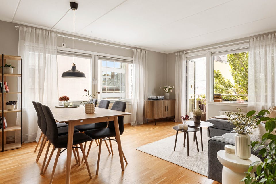 Nydelig hjørneleilighet | Fastrente på f.g 2,97% | Balkong | Heis | Varmtvann/fyring inkl. | Takterrasse