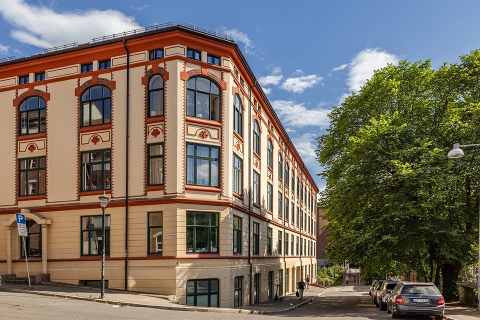 Fra 1918 ble lagerbygningen i sin helhet tatt i bruk som tobakksfabrikk. Senere har bygningen huset kontorer, før den i 2011 ble innredet til leiligheter.