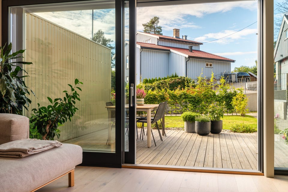 Solrik vestvendt terrasse på 17m² - her kan du nyte deilig ettermiddag- og kveldssol!