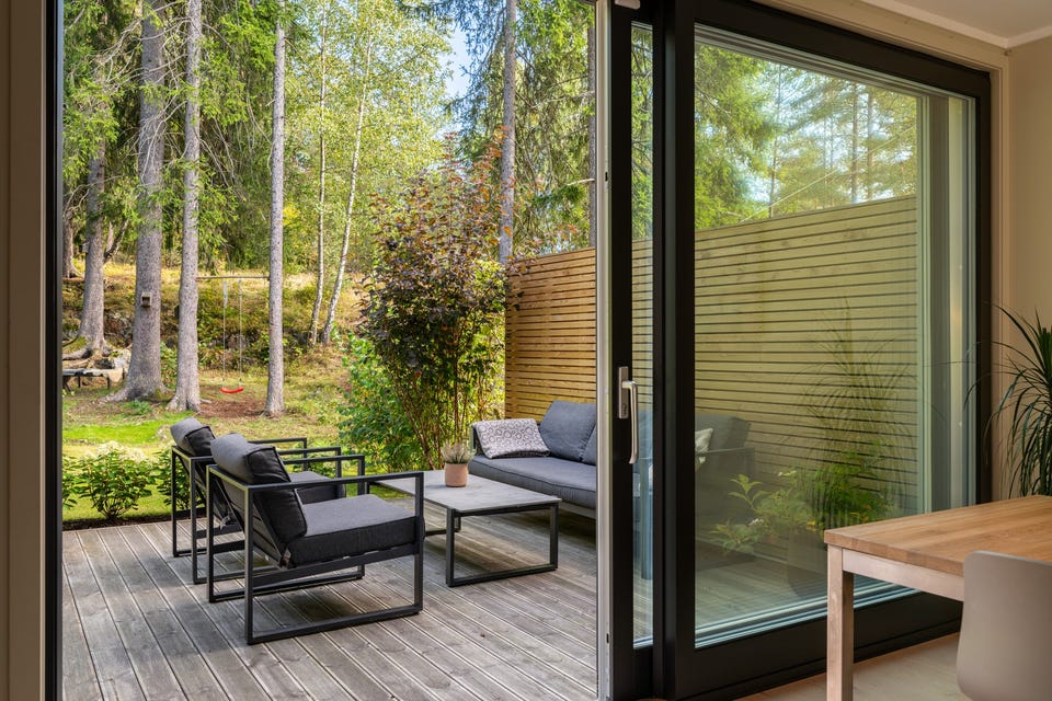Rekkehus tegnet av R21 | Marka som nabo | Sol fra morgen til kveld | 4 soverom | Fjordutsikt fra takterrassen — image 17