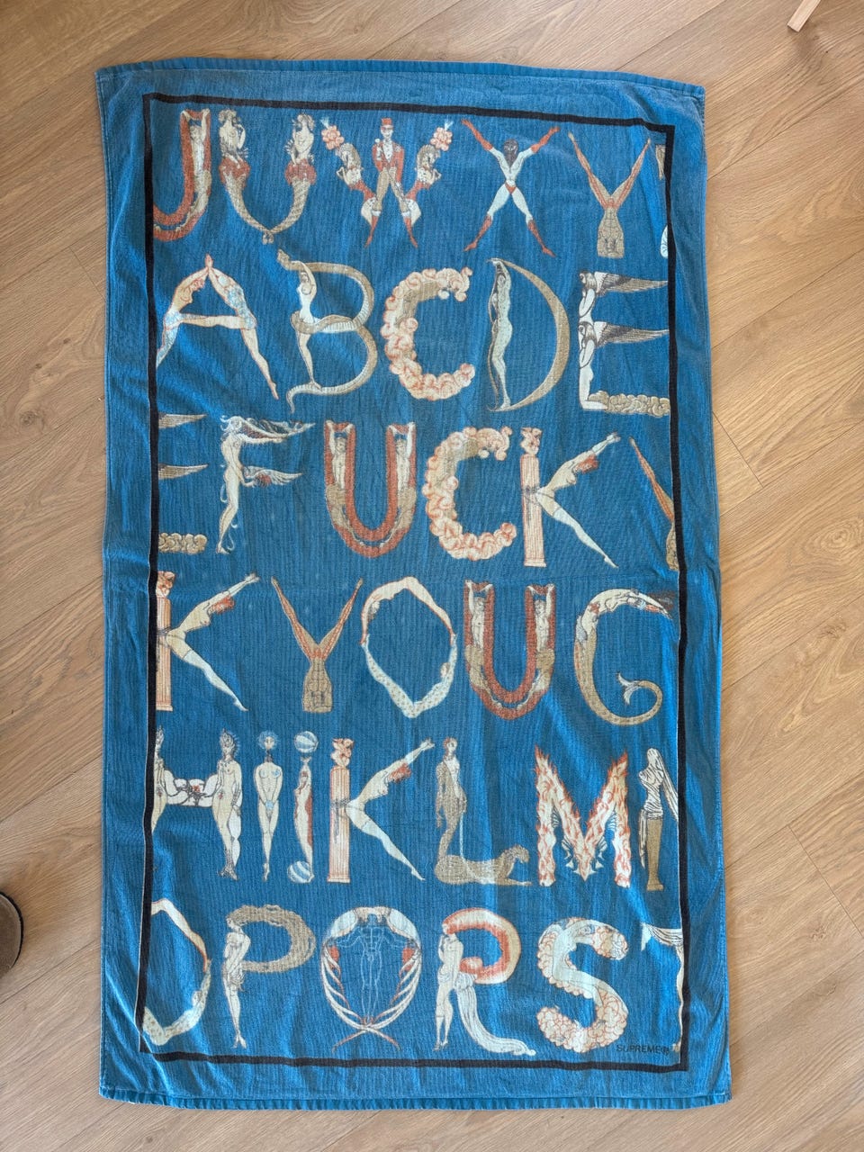 新品未使用 Supreme Alphabet Beach Towel Navy Supreme - Alphabet Beach Towel - ParkSIDER