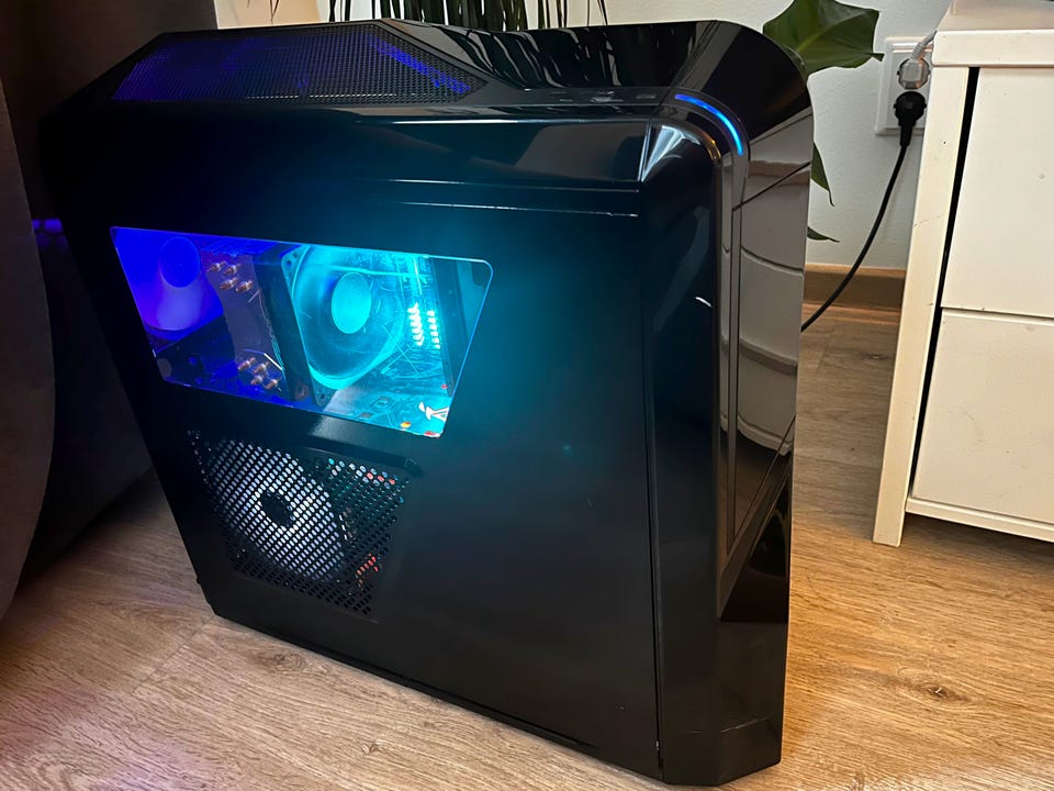 Gaming PC - GTX 1080 Ti + i7-7700K - 16 GB RAM, 256 GB SSD +
