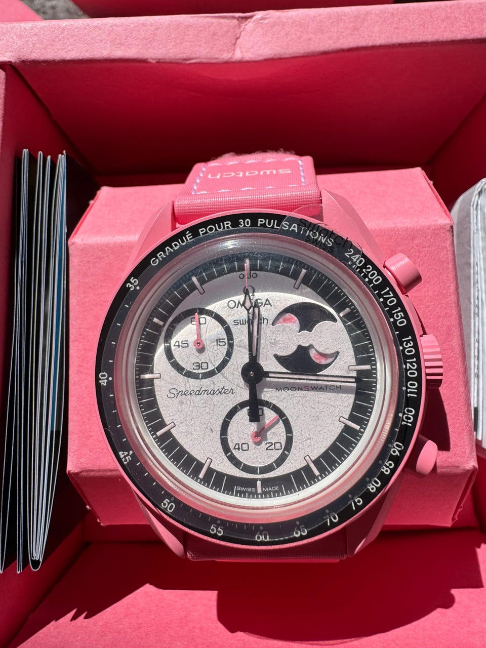 MoonSwatch Mission to the pink moonphase | FINN-torget