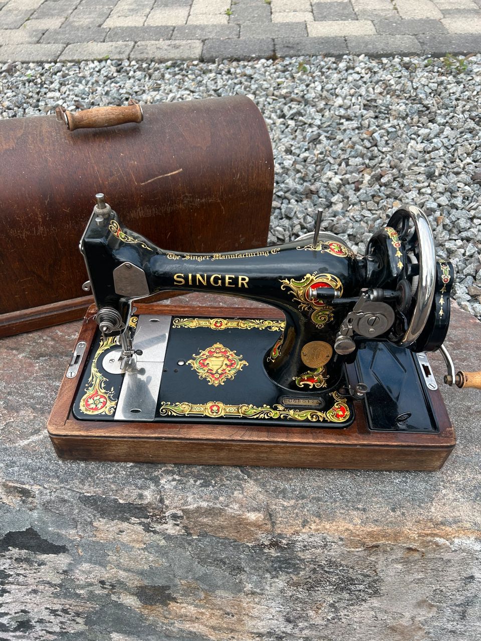 Singer Klassisk Symaskin Sort Metall produsert i 1945 | FINN
