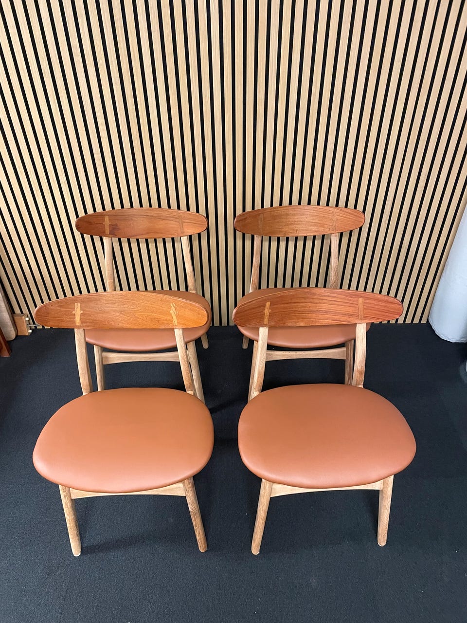 Hans Jørgen Wegner CH30 eik teak Carl Hansen Savannah Anilin lær