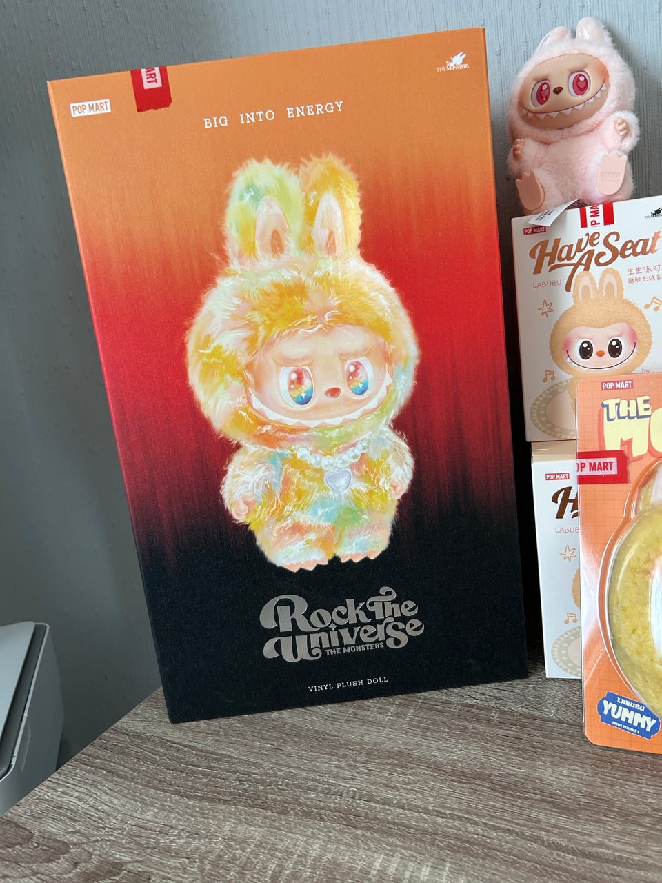 正規品POPMART LABUBU ROCK The Universe 40CM Pop Mart Labubu The Monsters Big into Energy Series Vinyl