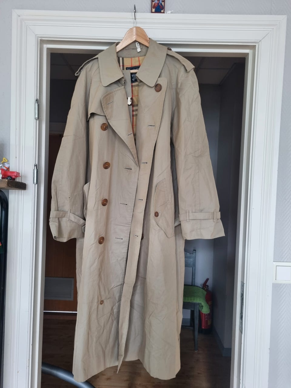 Vintage Burberrys' Trench Coat Unisex – Made in Japan | FINN