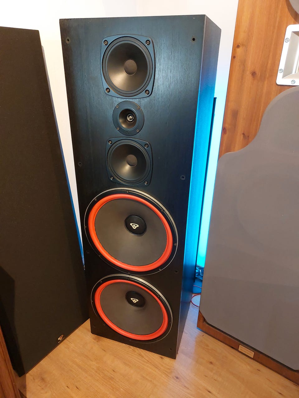 Cerwin vega 1515 selges FINN-torget