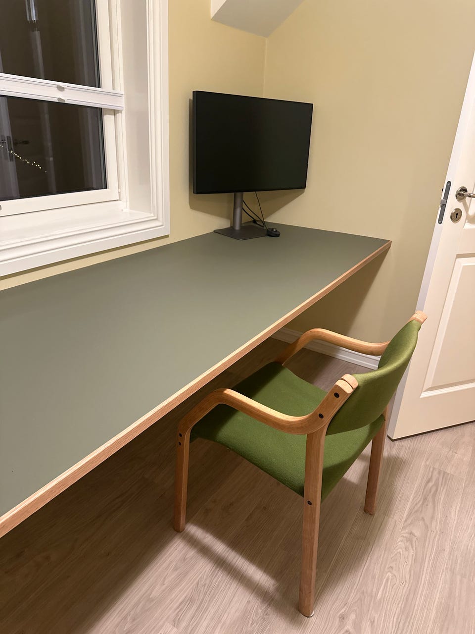 4184 olive　650mm×670mm NEW Forbo Desktop Furniture Linoleum 4169 Olive | Forbo