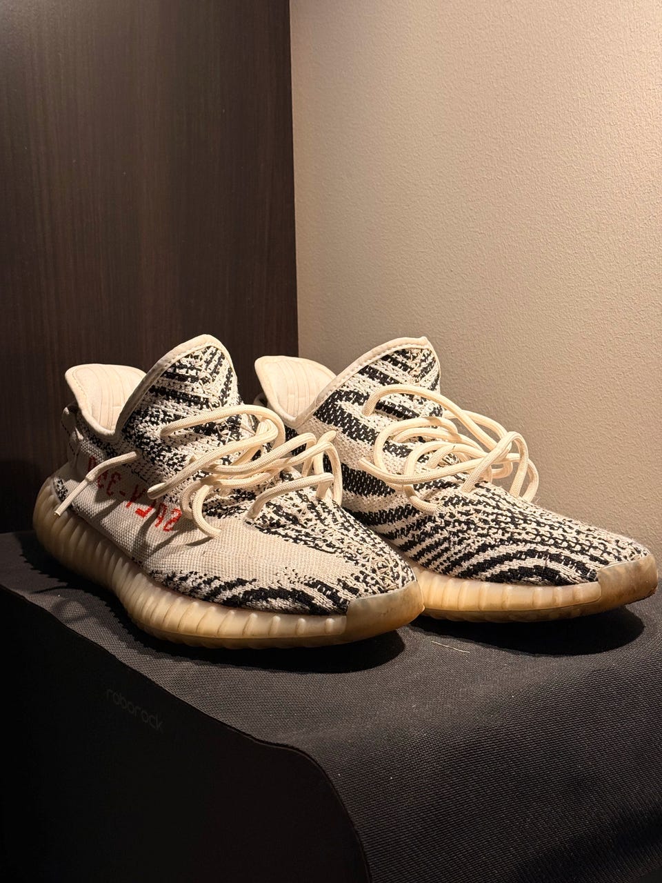 Yeezy 350 V2 Zebra Adidas Sko Yeezy Adidas Yeezy Boost 350 V2
