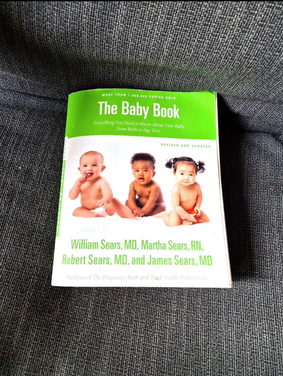 THE BABY BOOK BY WILLIAM SEARS FINN-torget