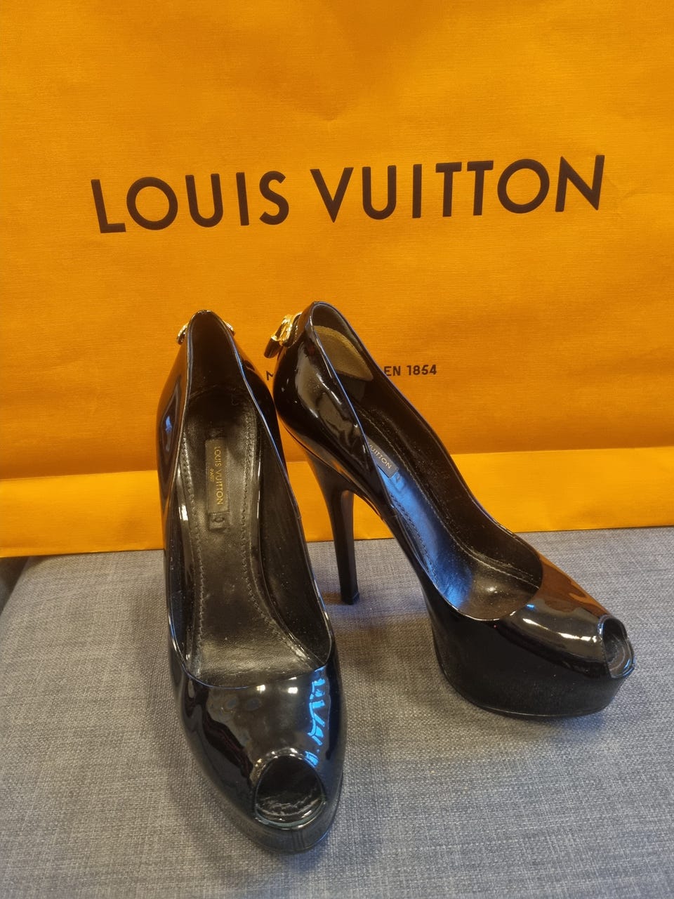 Louis Vuitton Patent Leather Peep Toe Pumps ✨ Louis Vuitton Black