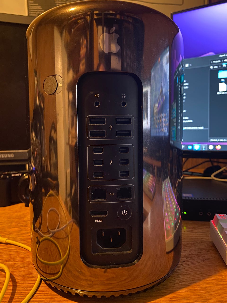 Apple Mac Pro (Late 2013) 64GB 2TB Apple Mac Pro (Late 2013) 3,5