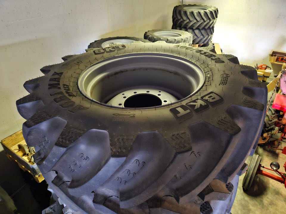 Komplett hjulsett – BKT RT 657 i dim 710/70R42 & 600/65R30 – 7250 TTV – bilde 2 av 2