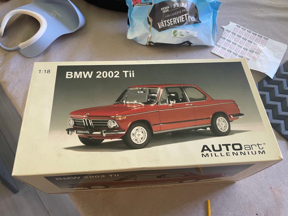 BMW 2002 Tii AUTOart Millennium modell bil 1:18 skala | FINN