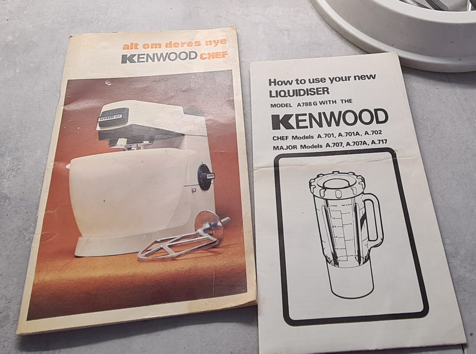 Kenwood Chef A701A kjøkkenmaskin – komplett med blender og ekstra