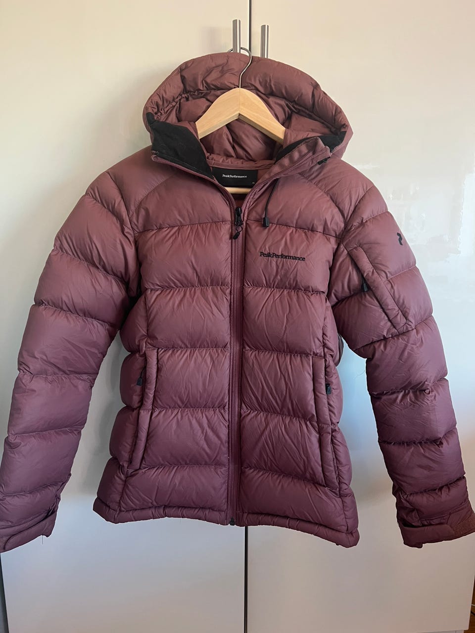 Peak Performance Frost Down Rosa XS dame FINN-torget