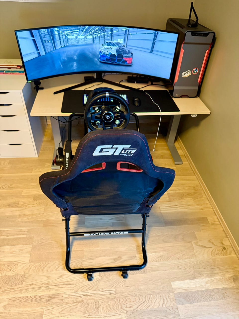 Komplett sim-racing setup med ratt, pedaler og sammenleggbar - Main Image