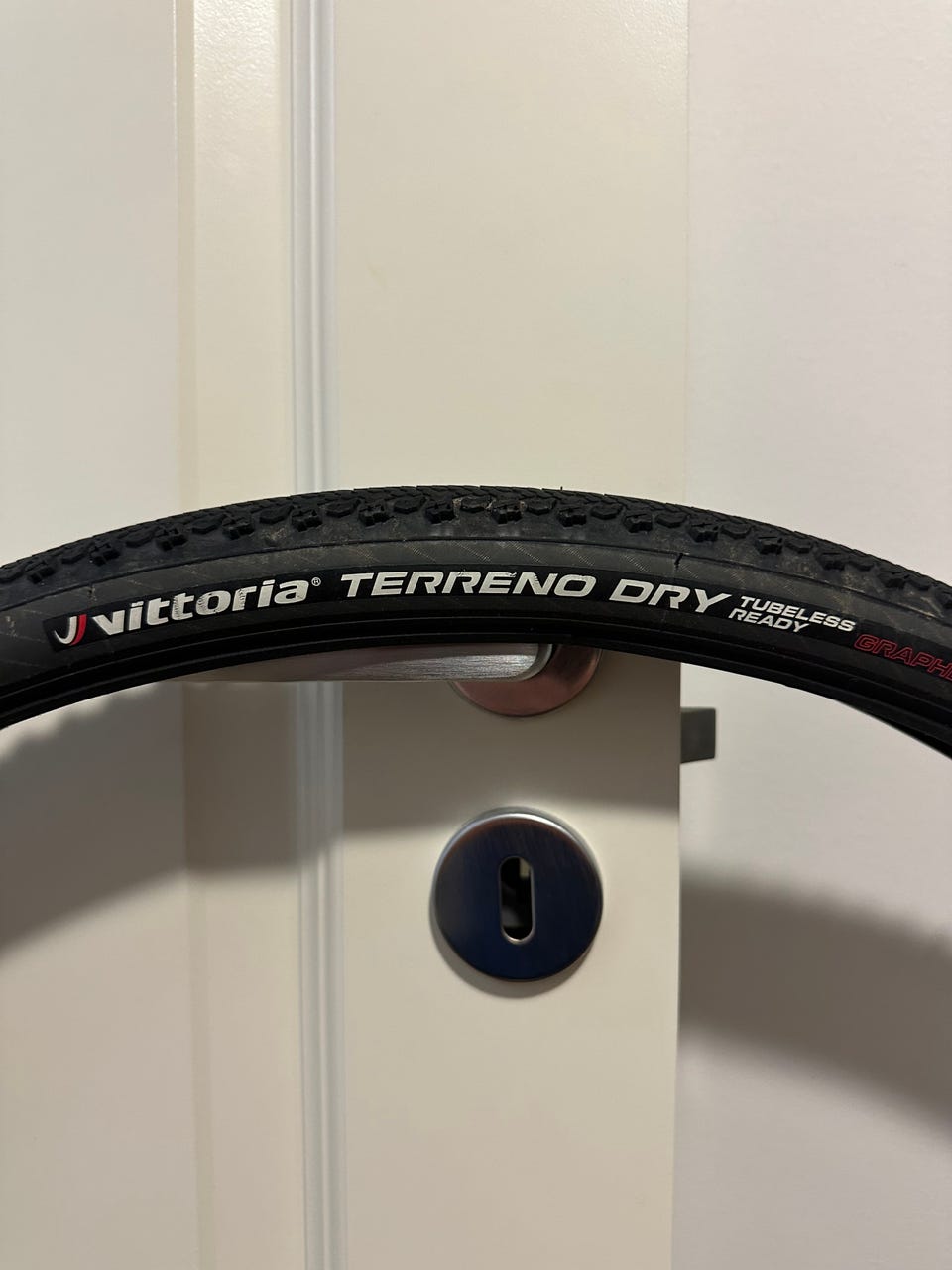 TERRENO DRY　700/33c 33-622 Amazon.com : Vittoria Terreno Mix 700x33c Fold Full Black : Sports