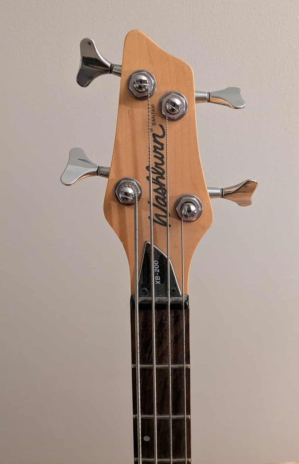 ＷＡＳＨＢＵＲＮ ＸＢ－２００ XB200 - Washburn XB200 - Audiofanzine