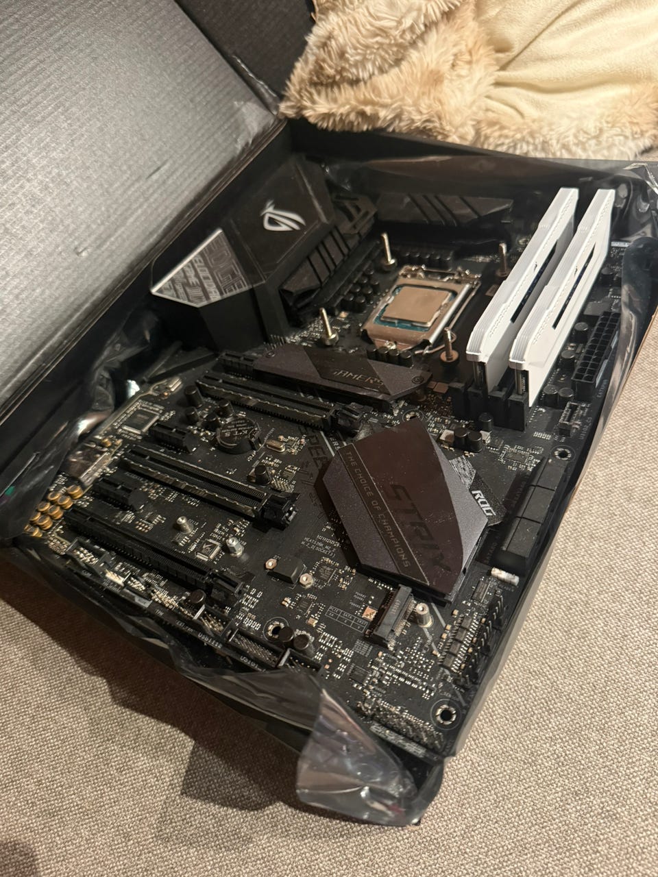 i7-9700K + ASUS ROG STRIX Z390-E セット販売 i7-9700K + ASUS ROG STRIX Z390-E セット販売 Amazon.com: ASUS