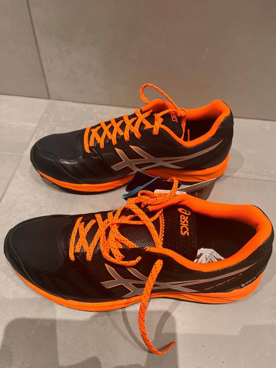 Asics Fuji Setsu Gore-Tex Str 42,5 Svart og Oransje FINN-torget