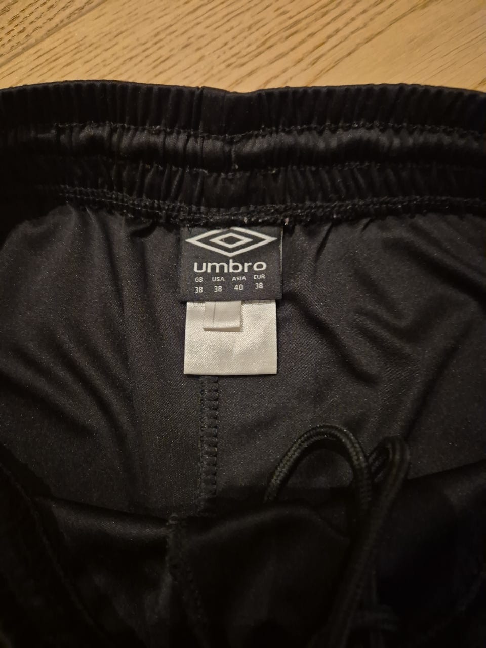 Umbro shorts dame str 38 FINN-torget