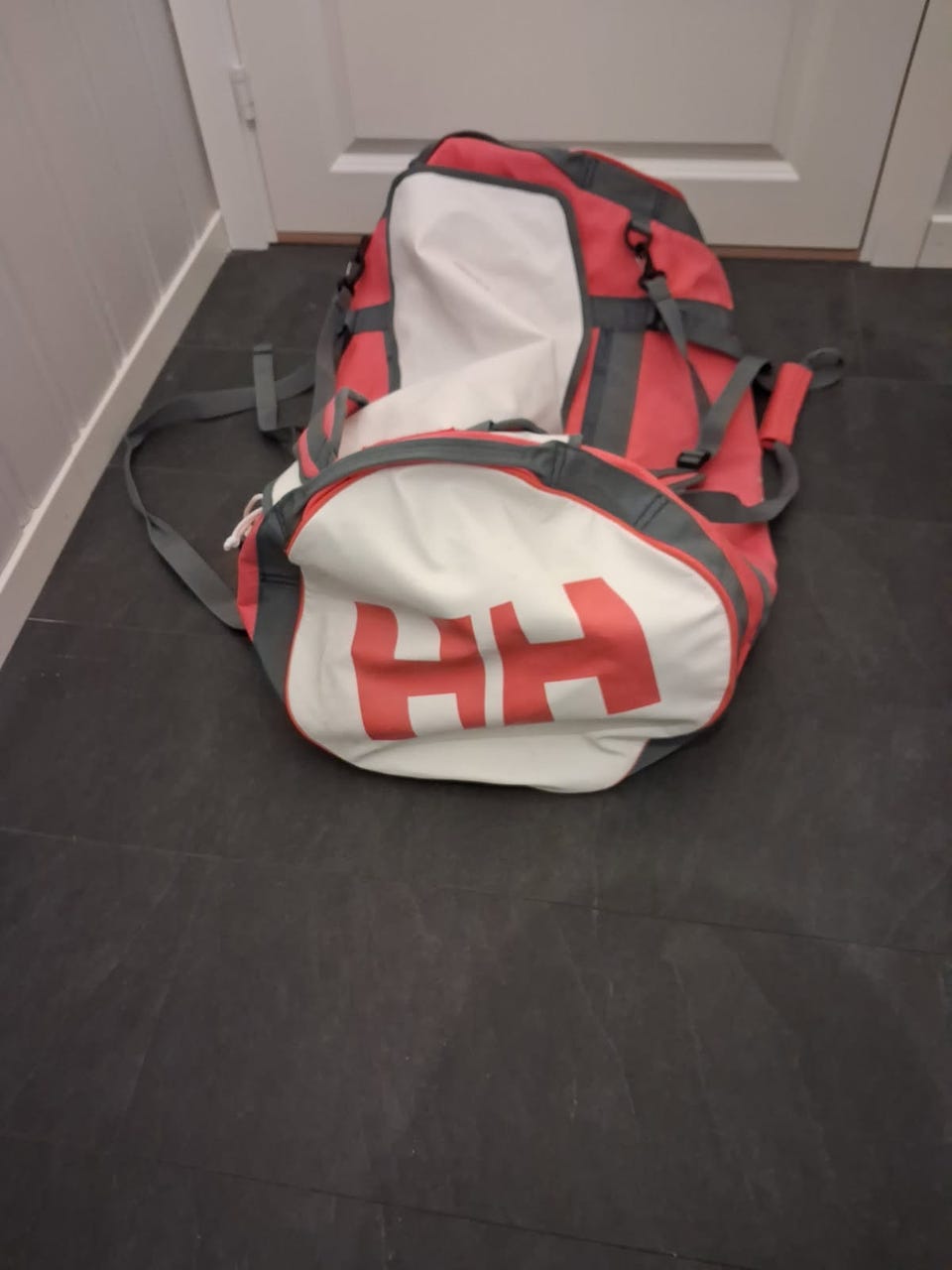 Helly Hansen duffle bag 90 l rosa/hvit FINN-torget
