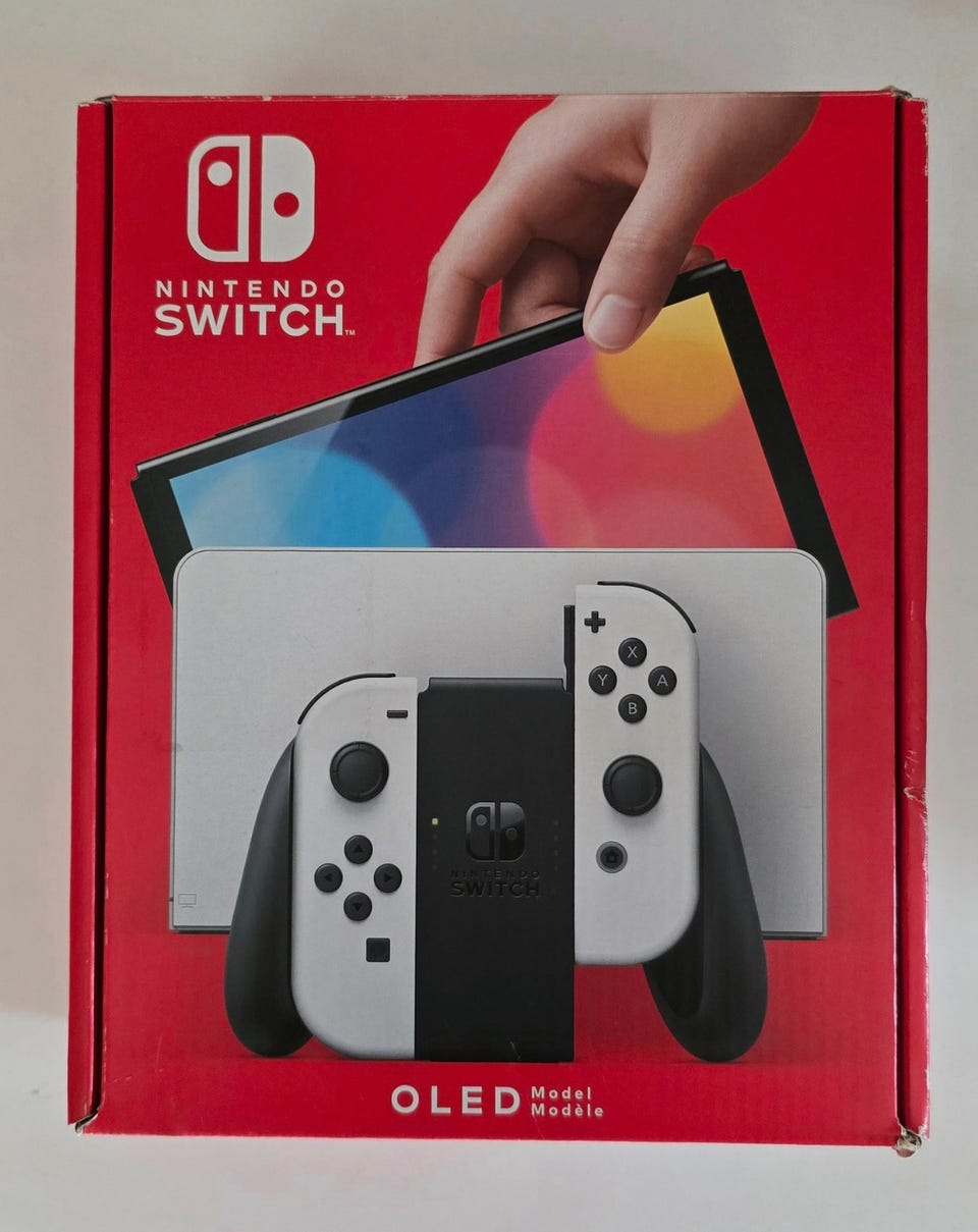 Nintendo Switch Oled med Dbrand skin Clone of the Kingdom FINN