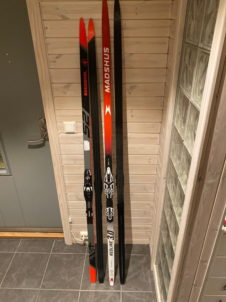 Konkurranseski Madshus Redline 3.0 Klassisk og Rossignol S2