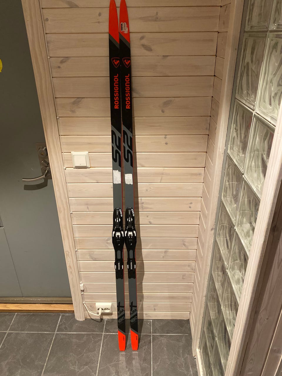 Konkurranseski Madshus Redline 3.0 Klassisk og Rossignol S2