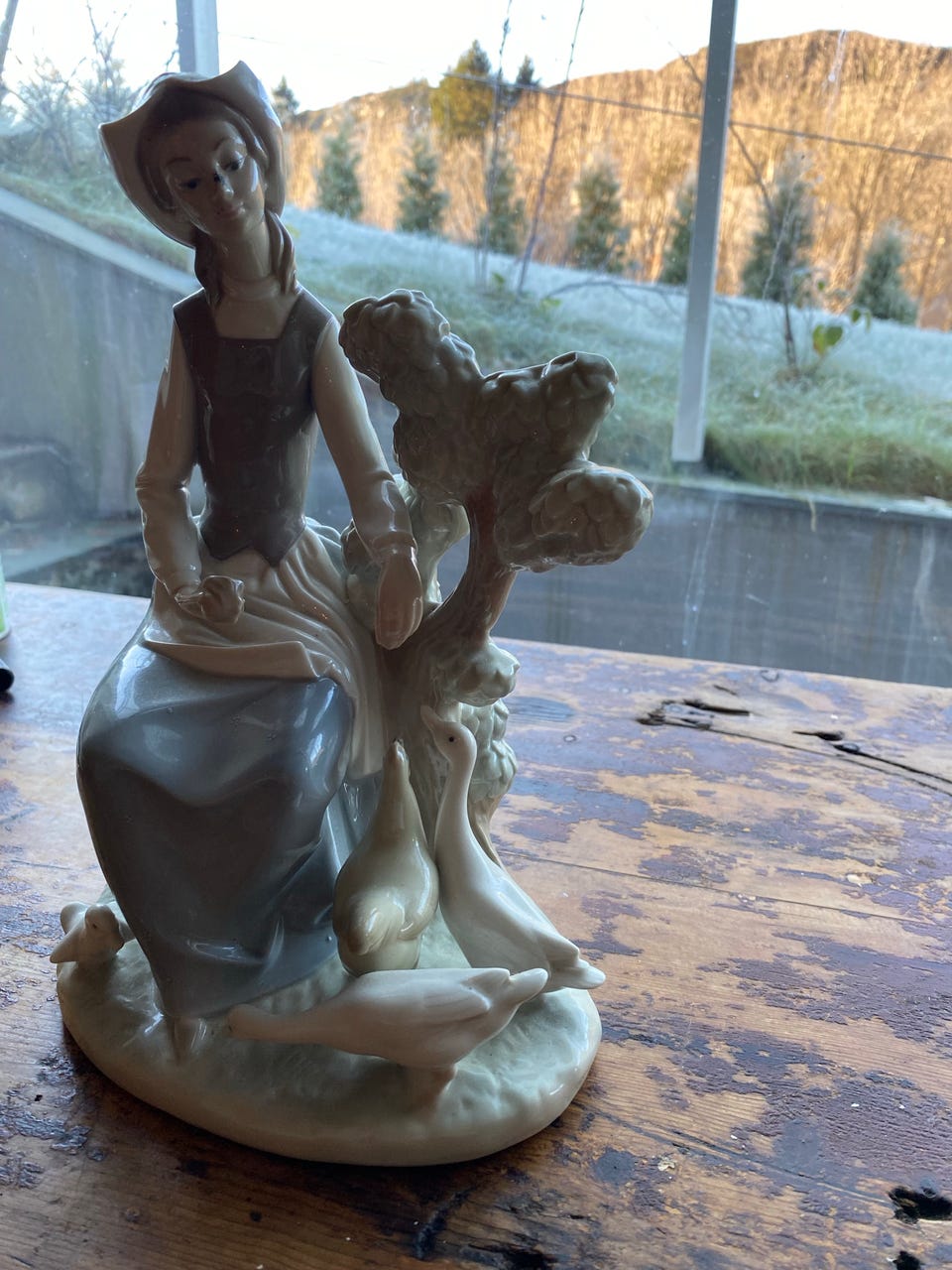 Nao by Lladro 'Girl Yawning' | FINN-torget