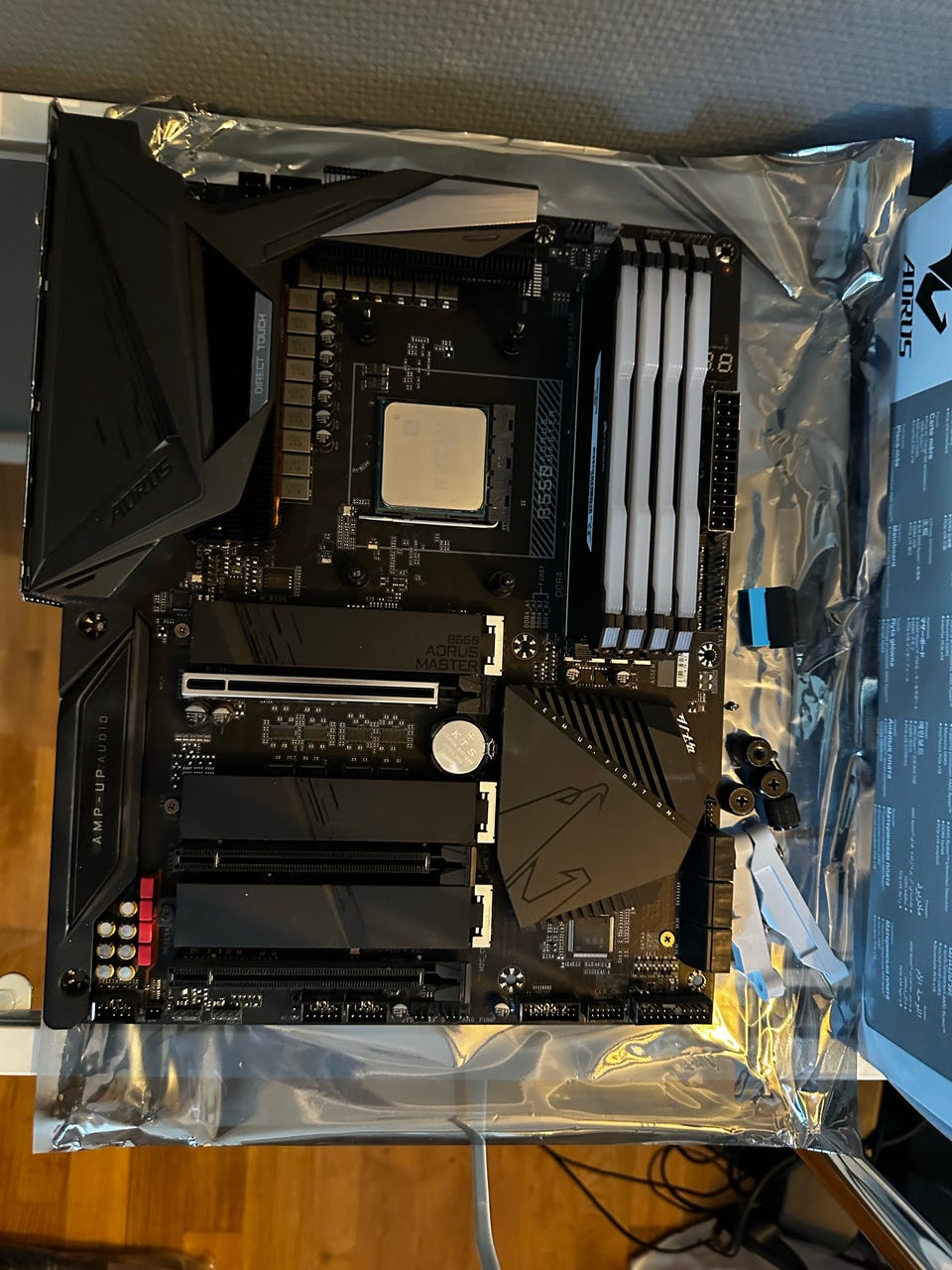 CPU B550      5800X3D     Corsair DDR4 32G CPU B550 5800X3D Corsair DDR4 32G CORSAIR Vengeance 32GB DDR4 3200