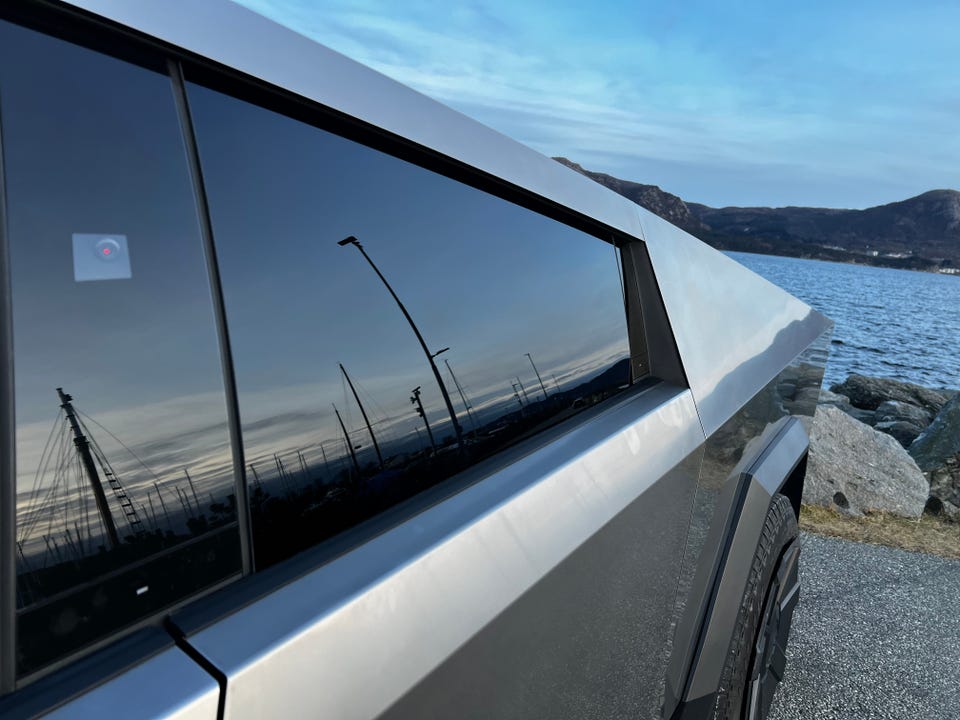 Tesla Cybertruck 2024 Grå – bilde 4 – brukt Tesla hos Aastrand Auto Stavanger
