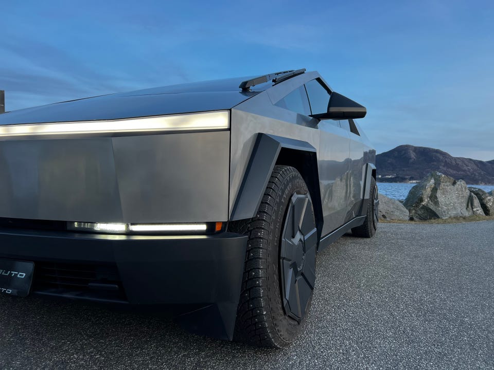 Tesla Cybertruck 2024 Grå – bilde 2 – brukt Tesla hos Aastrand Auto Stavanger