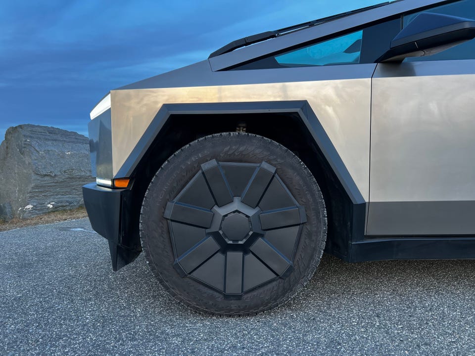 Tesla Cybertruck 2024 Grå – bilde 3 – brukt Tesla hos Aastrand Auto Stavanger